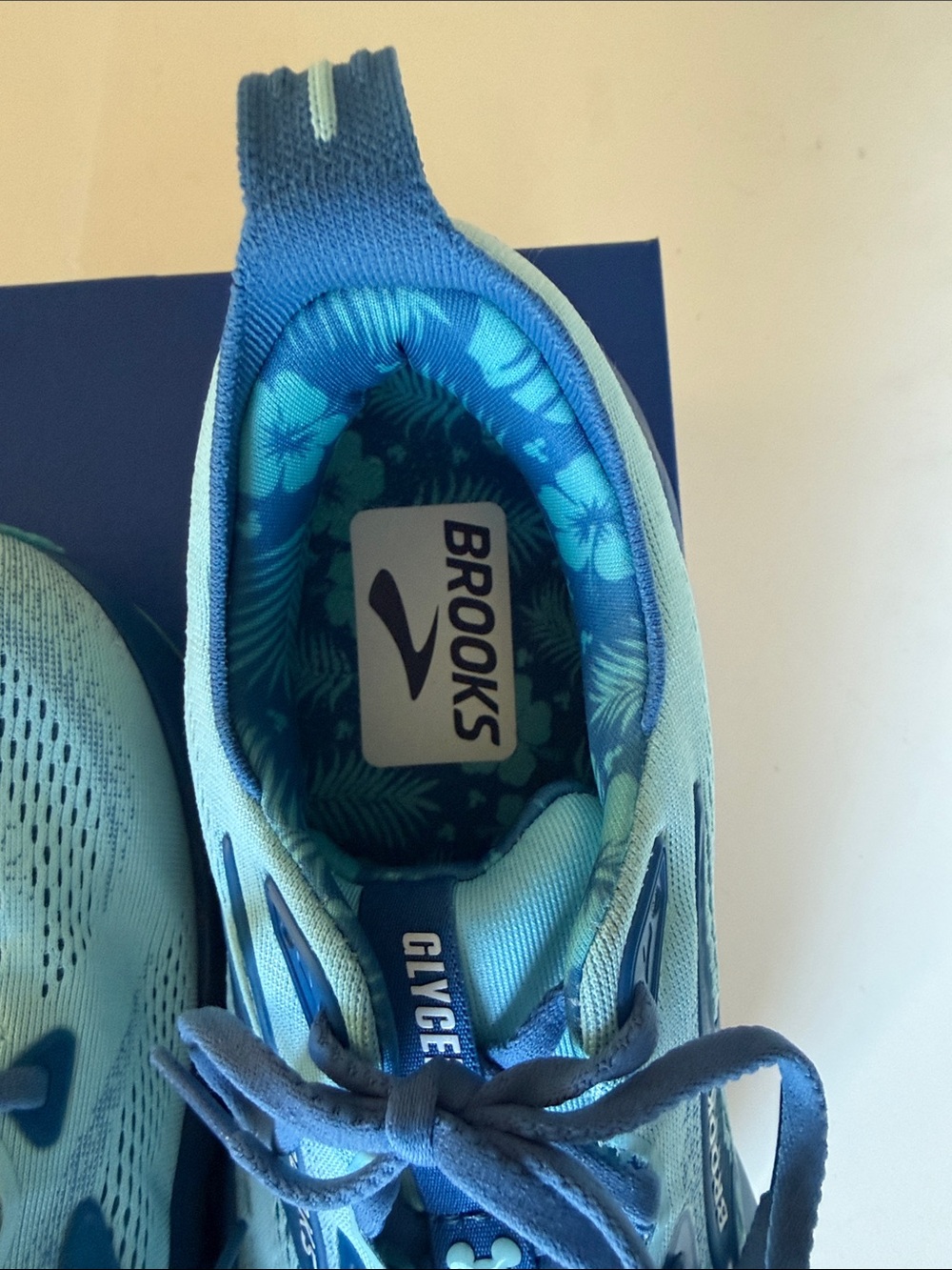 Brooks Men’s Glycerin RunDisney Stitch Running Shoes Size 11 Like New - Picture 6 of 9